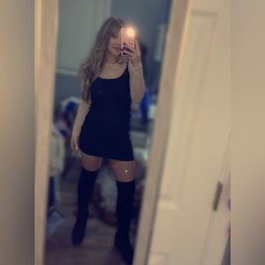 Gently used, detailed mesh long sleeve. Size S/M.